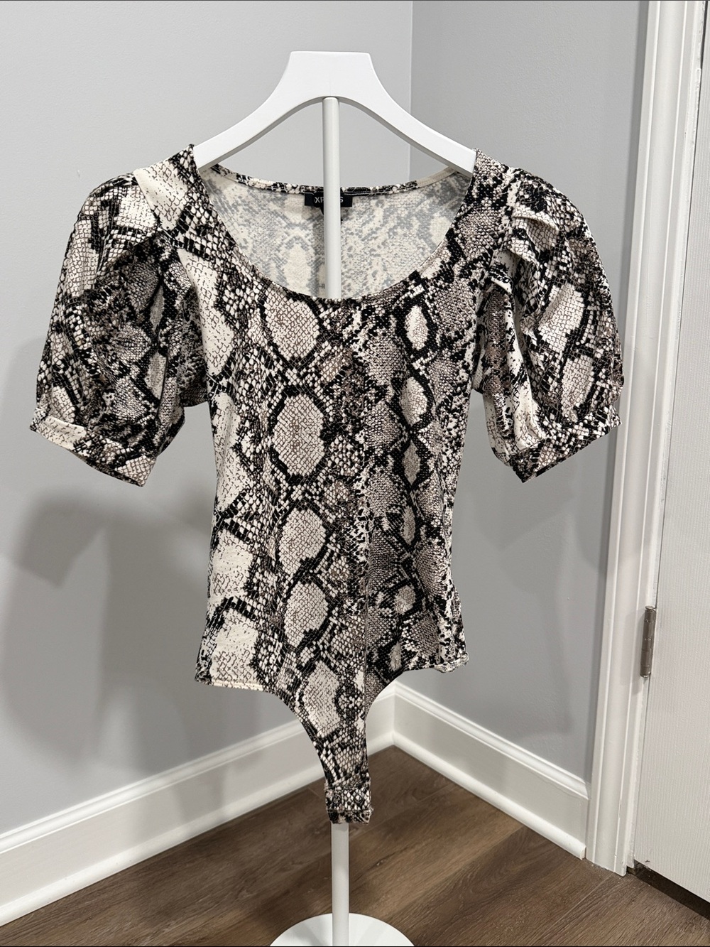 Express Snakeskin Print Puff Sleeve Bodysuit Size Small